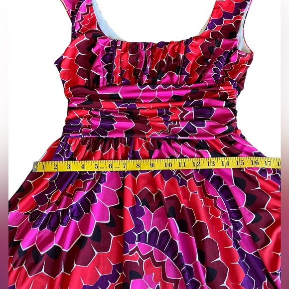 MAGGY LONDON Colorful Knee Length Dress Size 10 Red Pink Stretch Sleeveless - Picture 7 of 7